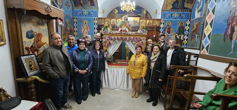 Οι Φίλοι Καρναβαλιού Νάουσας στόλισαν τον Επιτάφιο της Έξω Αγίας Τριάδας