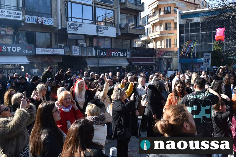 Ξεσήκωσαν τους χιλιάδες επισκέπτες της Νάουσας η MaCho Band