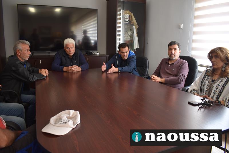 Συνάντηση του σωματείου εργαζομένων στην Βαρβαρέσος στο δημαρχείο Νάουσας (video+φωτορεπορτάζ)