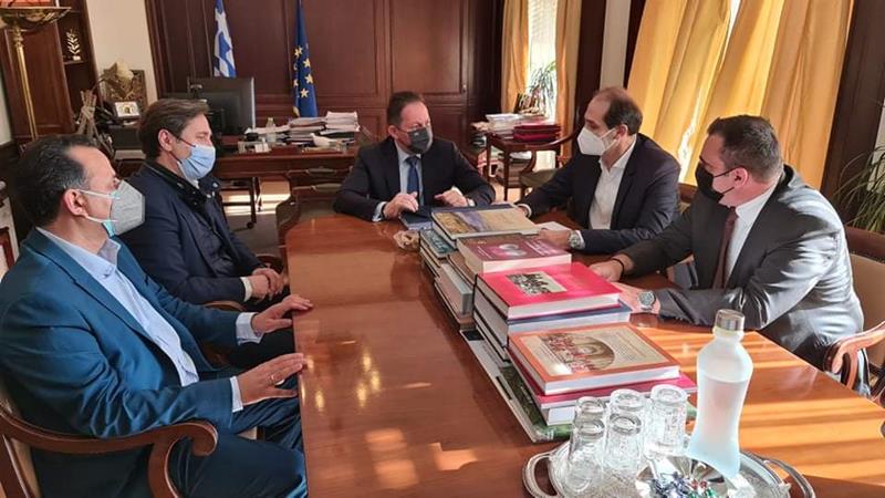 Συνάντηση Δημάρχου Νάουσας κ. Νικόλα Καρανικόλα με τον Αναπληρωτή Υπουργό κ. Στέλιο Πέτσα και τον Υφυπουργό Οικονομικών κ. Απόστολο Βεσυρόπουλο