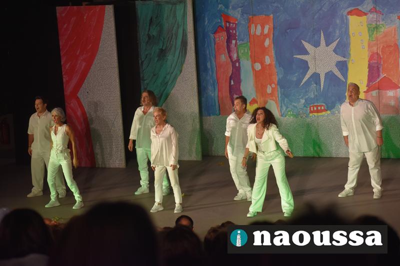 Μεγάλη επιτυχία για την κωμωδία «Ούτε Μπρος, Ούτε Πίσω» σε ένα κατάμεστο Θερινό Δημοτικό Θέατρο Νάουσας