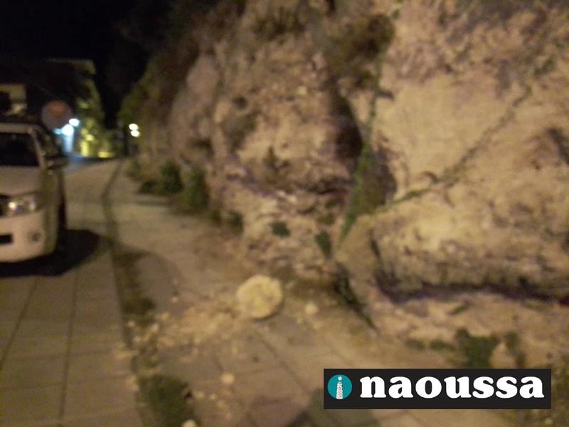 Βράχια και νερά στους δρόμους της Νάουσα
