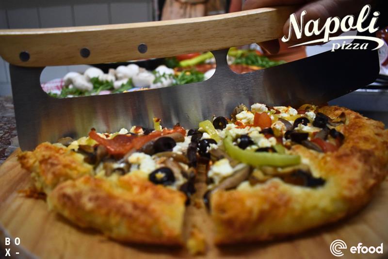 Η χωριάτικη pizza της Napoli