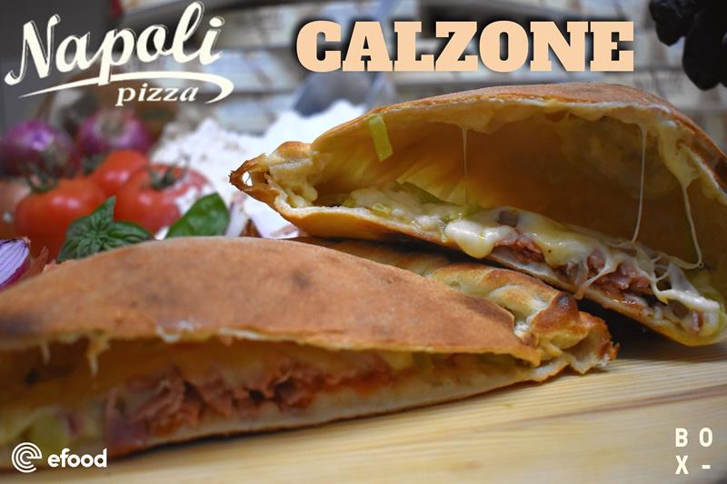 Ζουμερό Calzone από την pizza Napoli