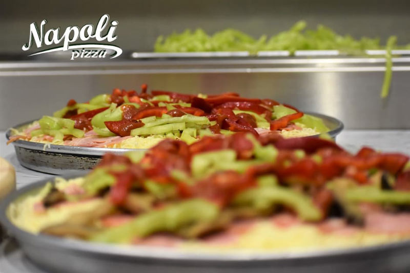 Πανδαισία χρωμάτων και γεύσεων για να δημιουργήσετε την δική σας αγαπημένη pizza από την Napoli