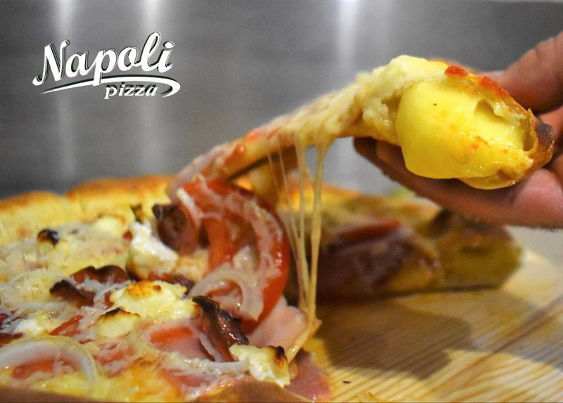 Τυροτρέλα: Απόλαυση δίχως τέλος για τους λάτρεις του τυριού από την pizza Napoli