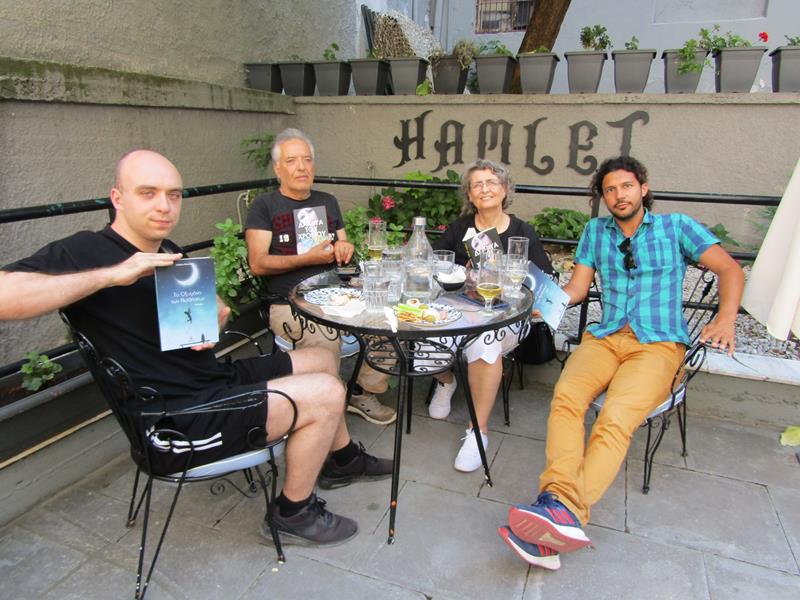Συνάντηση γνωριμίας με τον πεζογράφο και ποιητή Ανδρέα Ηλιόπουλο, που επισκέφτηκε την πόλη μας, πραγματοποίησε το απόγευμα της Πέμπτης 7 Ιουλίου η Λογοτεχνική Συντροφιά Νάουσας (ΛΟ.ΣΥ.ΝΑ.) στο «Hamlet sofistikafe» 