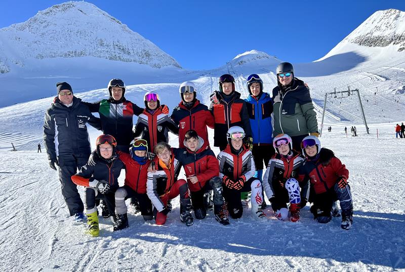 Προετοιμασία των αθλητών των αλπικών αγωνισμάτων του Ε.Ο.Σ Νάουσας στον παγετώνα Hindertuxe  της Αυστρίας