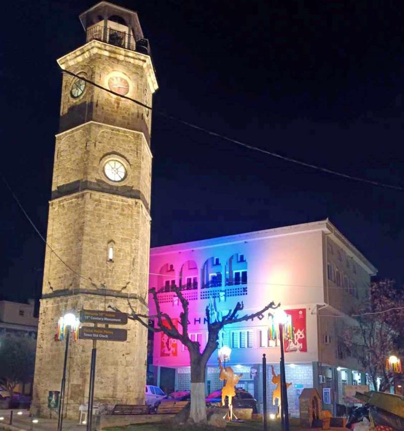 Φωταγωγήθηκε συμβολικά το Δημαρχείο Νάουσας για την Παγκόσμια Ημέρα Νεφρού