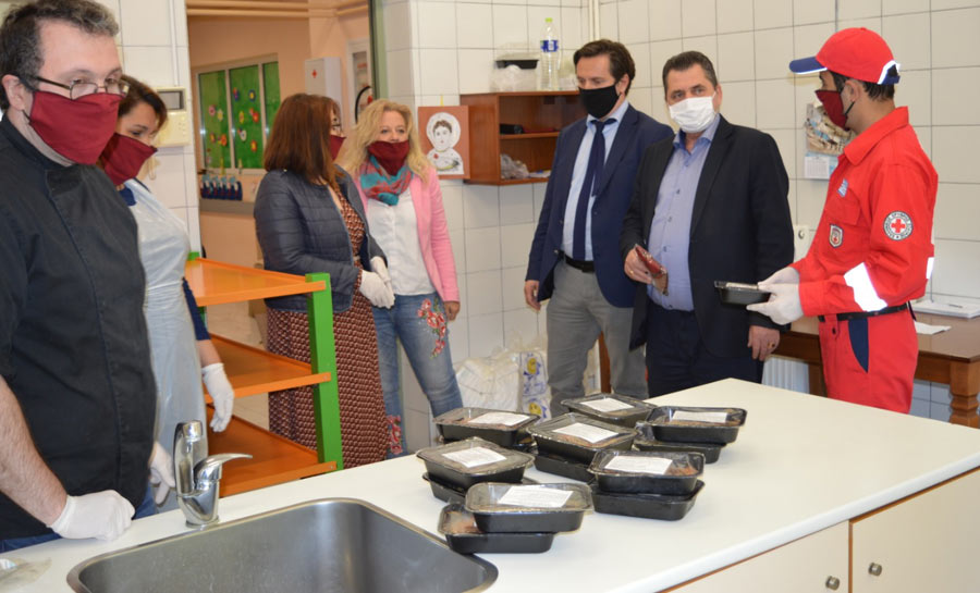 Περιφέρεια: 530 γεύματα σε καθημερινή βάση στον δήμο Νάουσας 