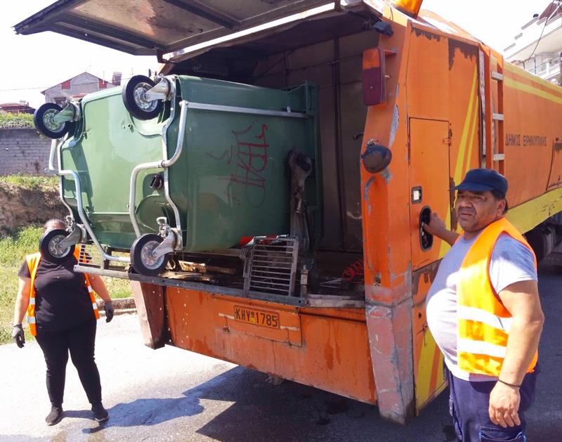 Πρόγραμμα τακτικού πλυσίματος κάδων υλοποιεί η Υπηρεσία Καθαριότητας του Δήμου Νάουσας-Οδηγίες προς τους δημότες για την απόρριψη των οικιακών απορριμμάτων