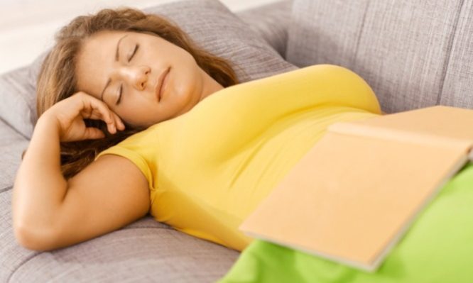 Ύπνος το μεσημέρι: Τα υπέρ και τα κατά μιας…λατρεμένης συνήθειας