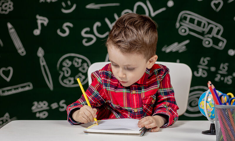 Γιατί το γράψιμο ωφελεί τα παιδιά περισσότερο από τη χρήση πληκτρολογίου