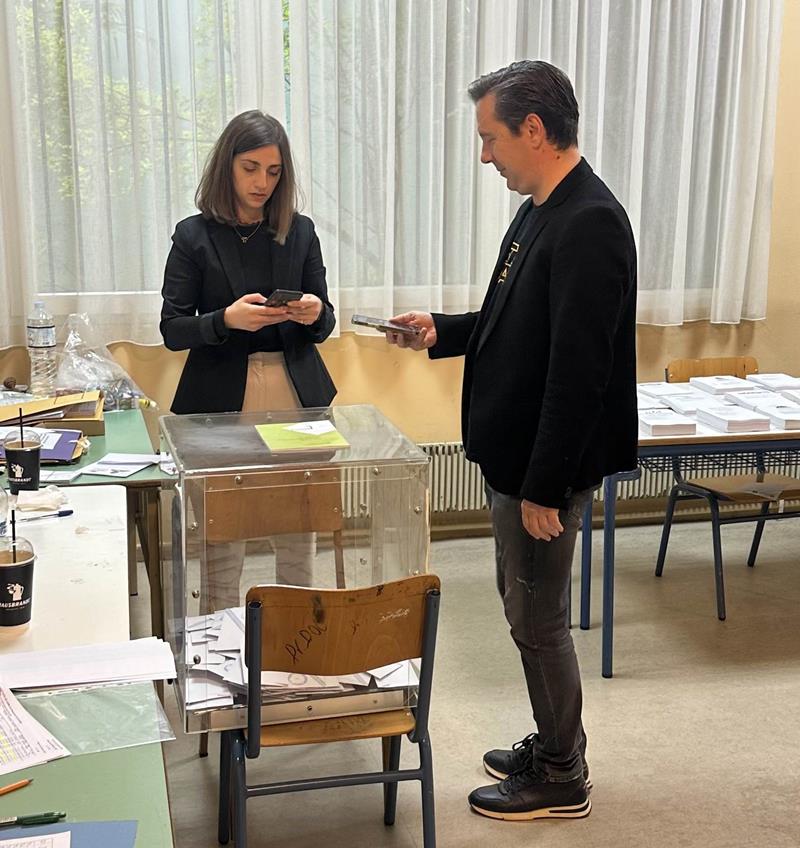Ο δήμαρχος Νάουσας Νικόλας Καρανικόλας ψήφισε με την ψηφιακή του ταυτότητα