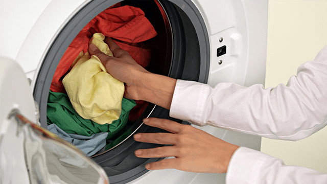 Ιταλία: Πλυντήριο μόνον όταν έχει γεμίσει με ρούχα και γρήγορα ντους
