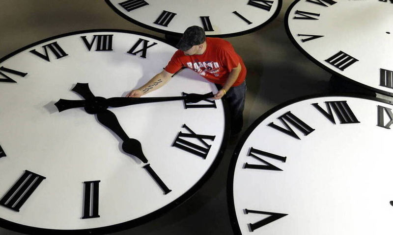 Αλλαγή ώρας 2023: Την Κυριακή γυρίζουμε τα ρολόγια μας μία ώρα μπροστά