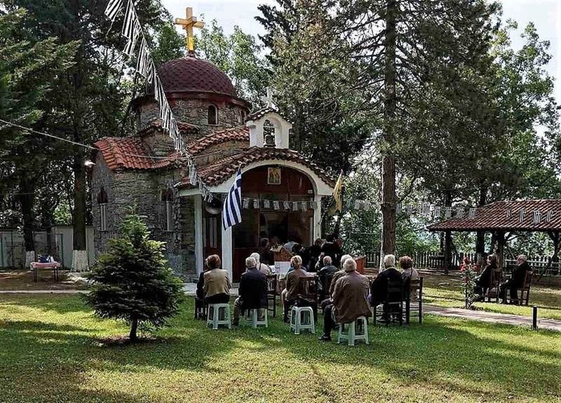 Εορτάζει και πανηγυρίζει το εξωκκλήσι της ενορίας μας, η Αγία Τριάδα παιδουπόλεως