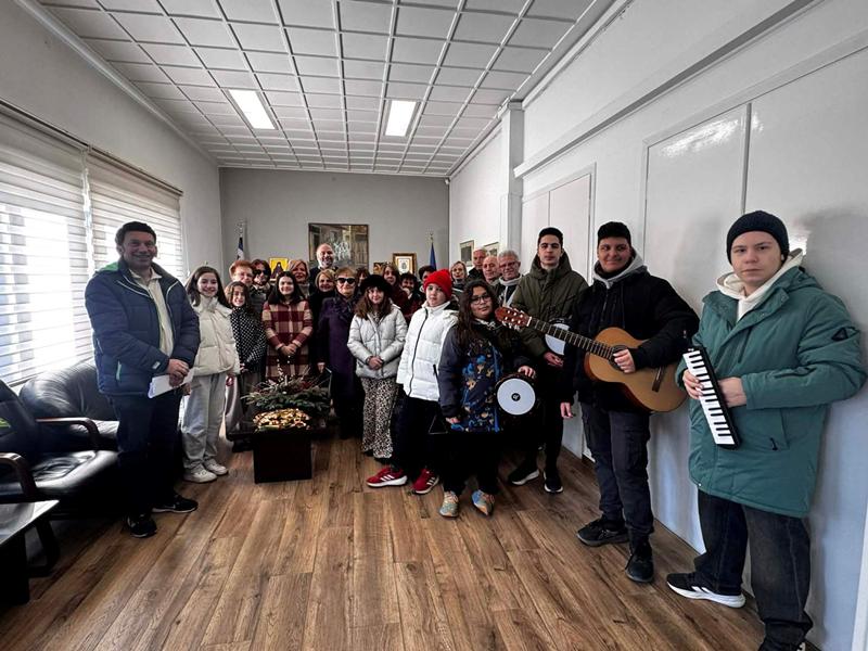 Πρωτοχρονιάτικα κάλαντα από το Ωδείο «Αριστοτέλης» στο Δημαρχείο Νάουσας