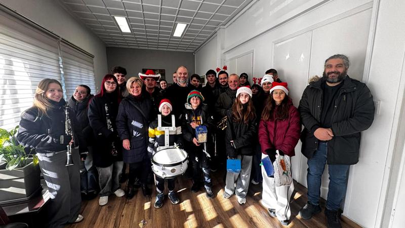 Πρωτοχρονιάτικα κάλαντα από τη Φιλαρμονική Εταιρεία Νάουσας στο Δημαρχείο