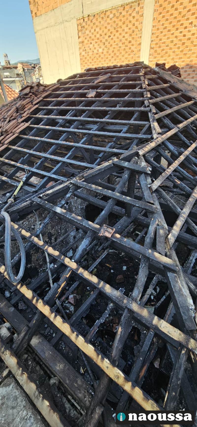 Υλικές ζημίες από φωτιά σε κεραμοσκεπή το πρωί της Κυριακής