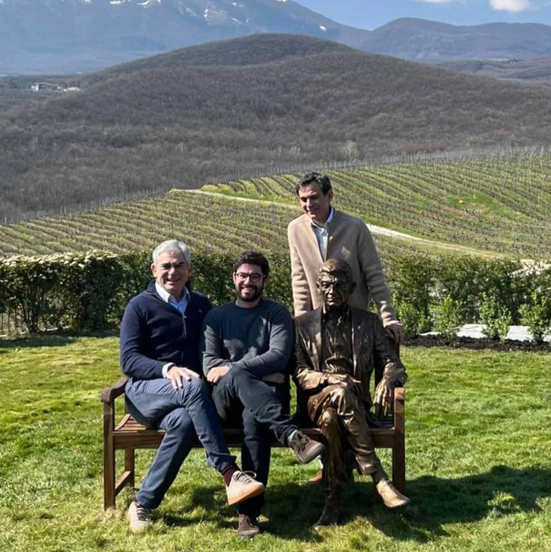 Αποκαλυπτήρια γλυπτού του Γιάννη Μπουτάρη στο Κτήμα Κυρ-Γιάννη στη Νάουσα