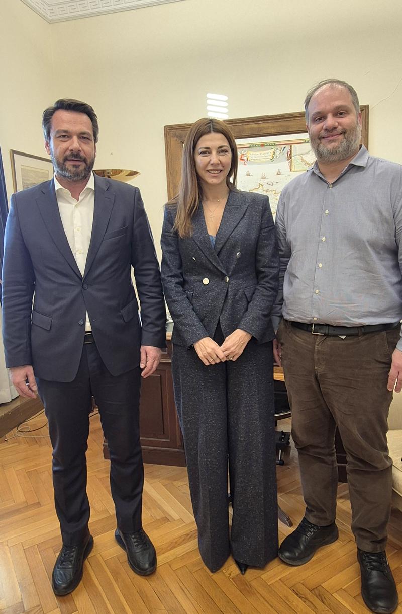 Για την ίδρυση Καλλιτεχνικού Σχολείου στην Νάουσα - Ενίσχυση των σχολικών υποδομών Μπαρτζώκας και Κουτσογιάννης στην Υπουργό Παιδείας